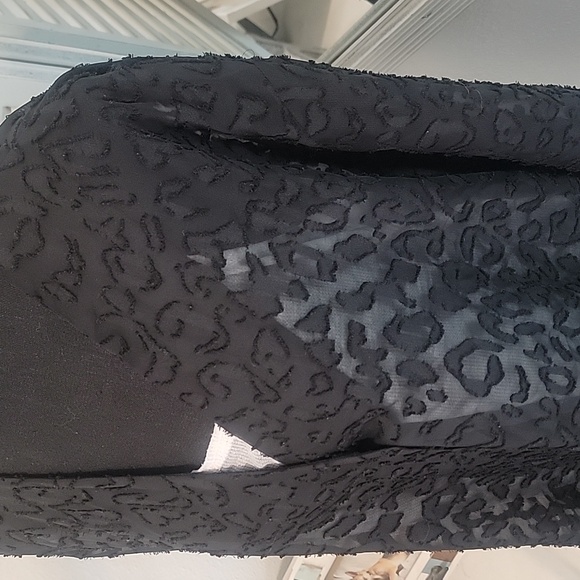 Vince Camuto Devore Leopard Blouse - Picture 3 of 8